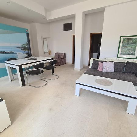 Bridge And Beach Apartments โตรกีร์ ภายนอก รูปภาพ