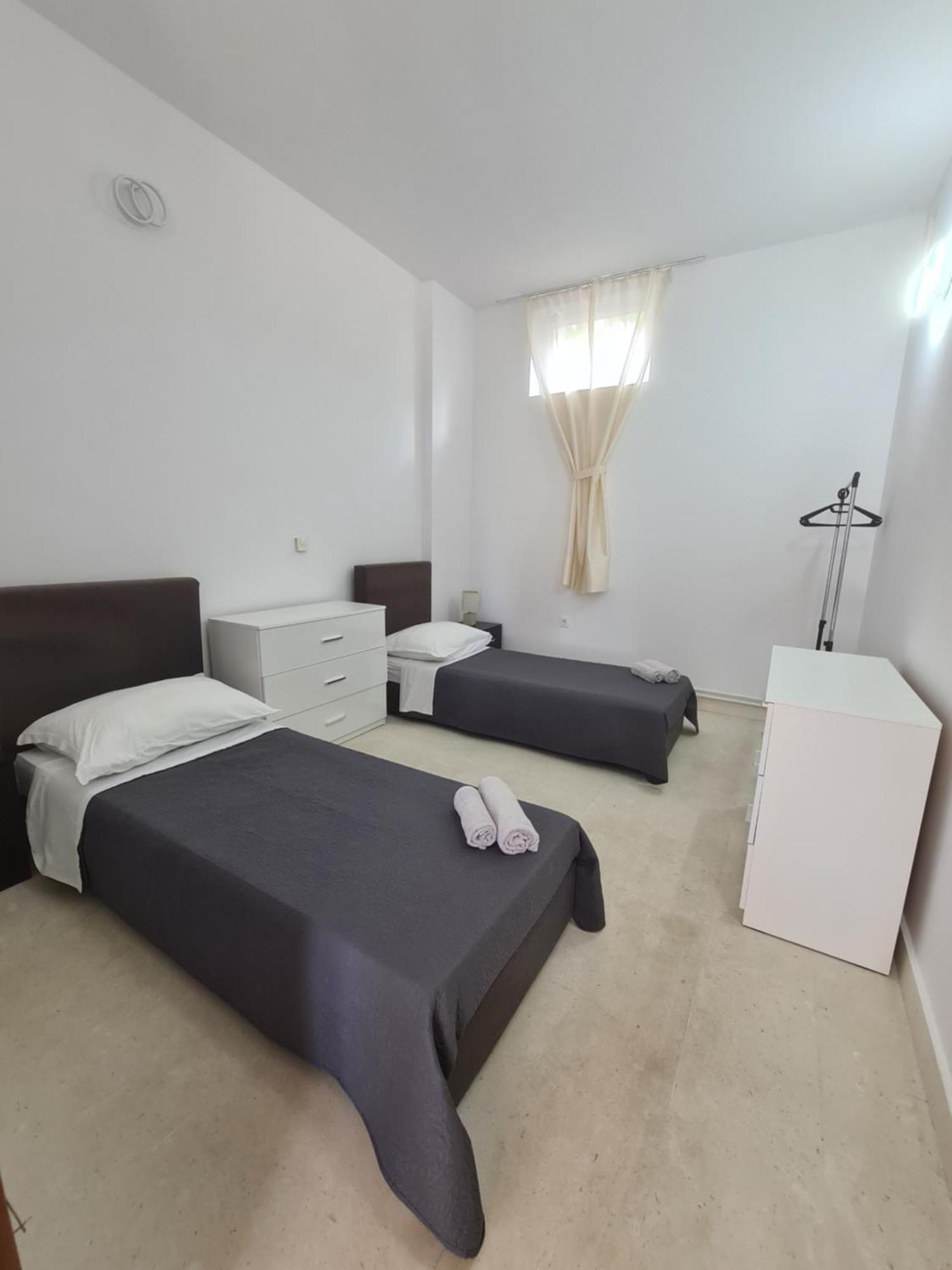 Bridge And Beach Apartments โตรกีร์ ภายนอก รูปภาพ