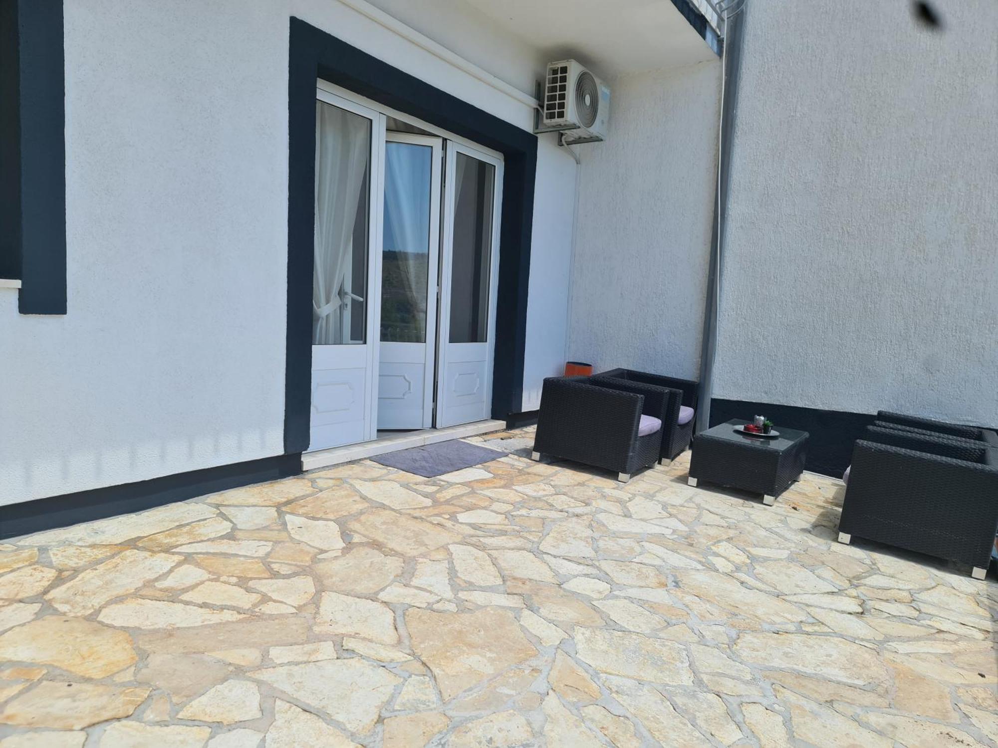 Bridge And Beach Apartments โตรกีร์ ภายนอก รูปภาพ