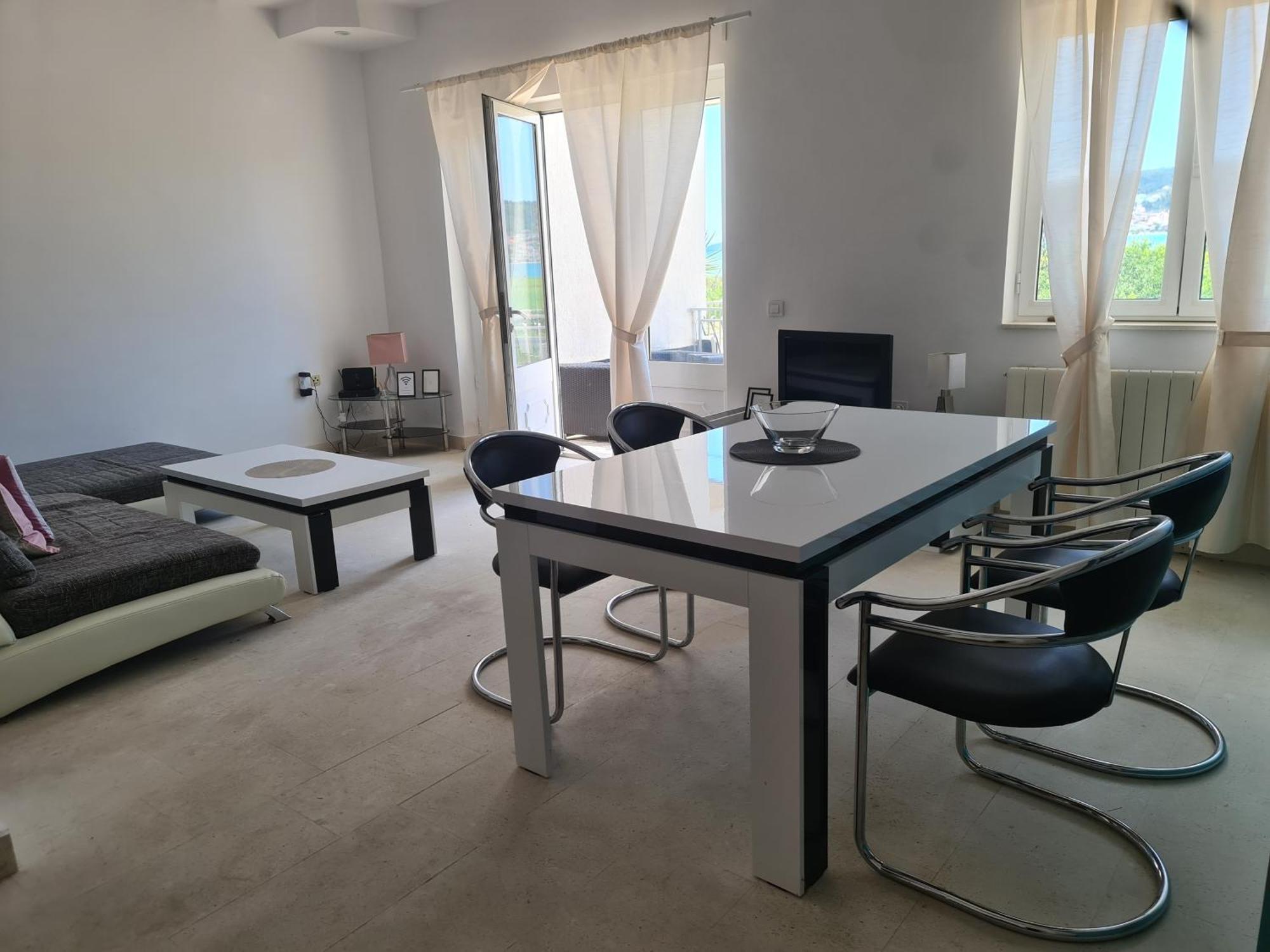 Bridge And Beach Apartments โตรกีร์ ภายนอก รูปภาพ