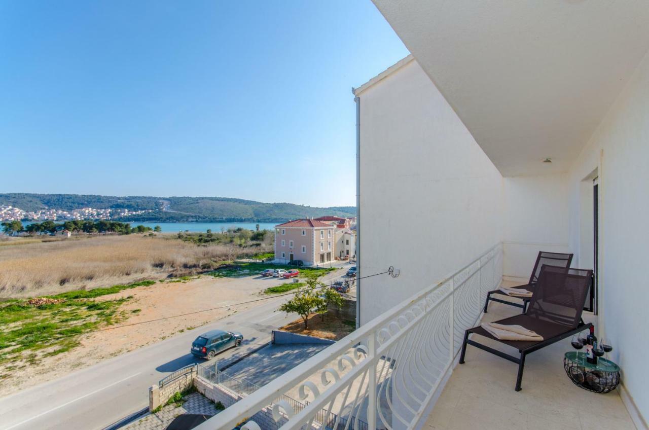 Bridge And Beach Apartments โตรกีร์ ภายนอก รูปภาพ