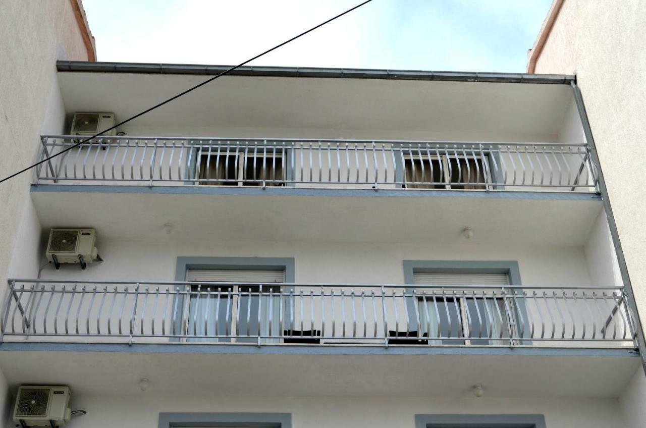 Bridge And Beach Apartments โตรกีร์ ภายนอก รูปภาพ
