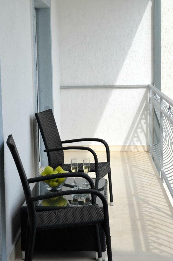 Bridge And Beach Apartments โตรกีร์ ภายนอก รูปภาพ