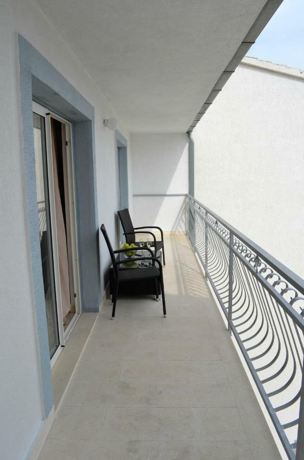 Bridge And Beach Apartments โตรกีร์ ภายนอก รูปภาพ